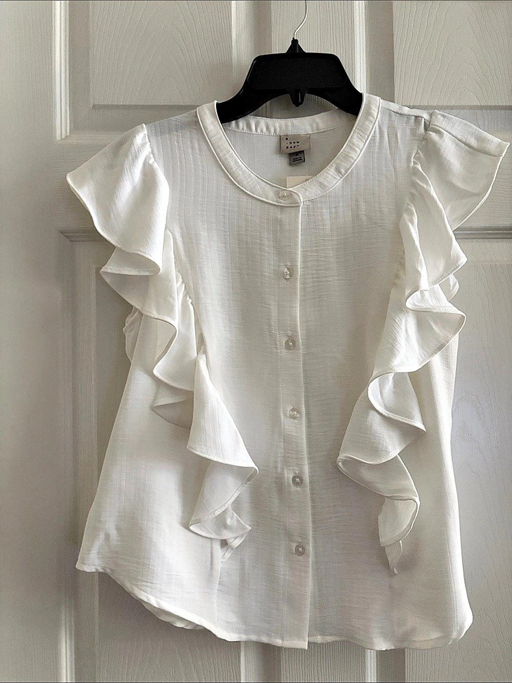 a new day Ruffle Sleeve Blouse in White Size Medium NWT